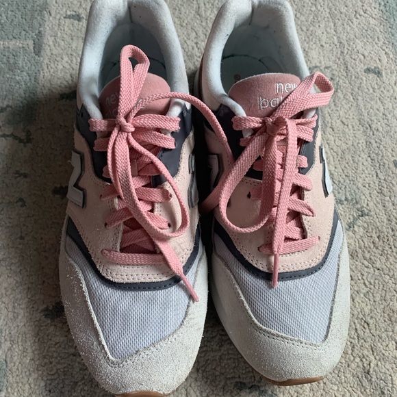 Women’s New Balance 997 - Picture 4 of 4